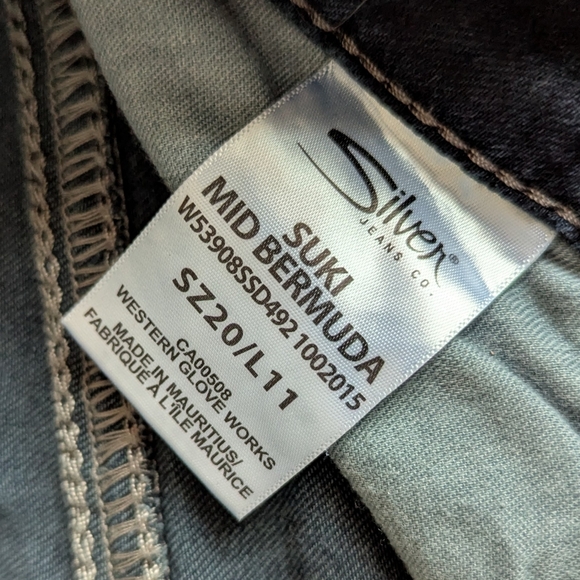 Silver Jeans | Suki Mid Bermuda Jean Shorts | 20 - Picture 4 of 5